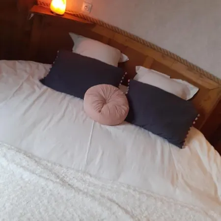 La Tour Mandot Bed & Breakfast *